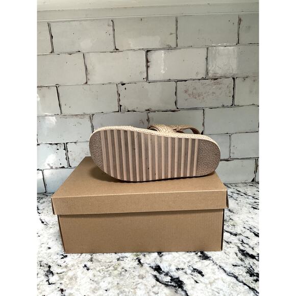 Steve Madden Tan Platform Sandals - Picture 4 of 5